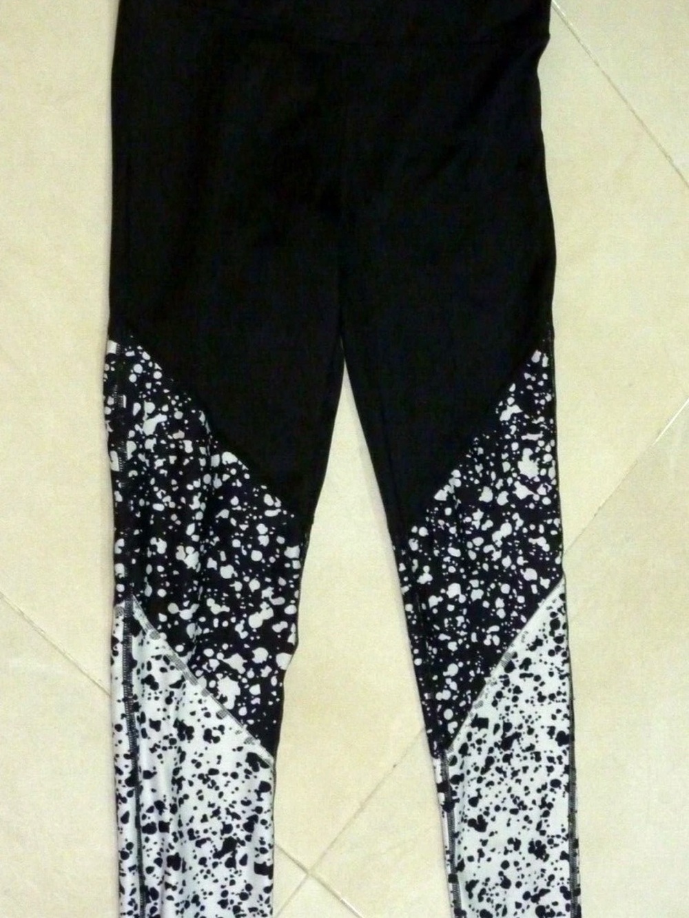 Fabletics Black and White Speckle Panel Leggings size small